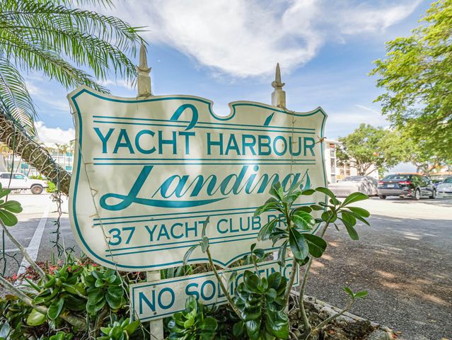 37 Yacht Club Drive 310, North Palm Beach, FL 33408