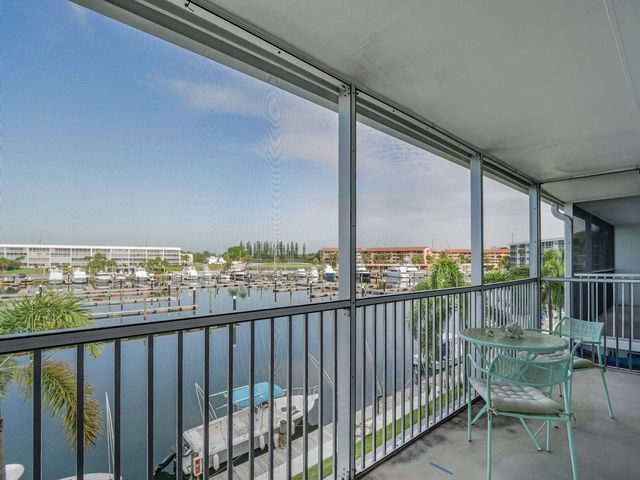 37 Yacht Club Drive 310, North Palm Beach, FL 33408