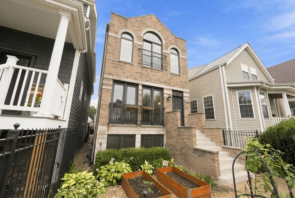 4106 N Saint Louis Avenue, Chicago, IL 60618 — photo 2