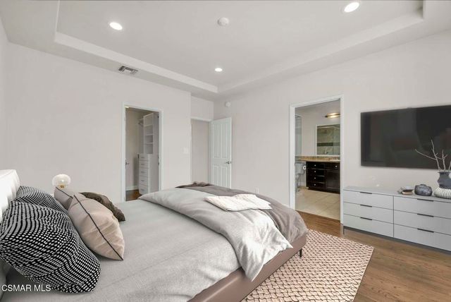 14234 Dickens Street 3, Sherman Oaks, CA 91423