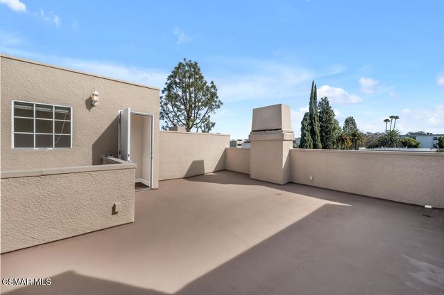 14234 Dickens Street 3, Sherman Oaks, CA 91423
