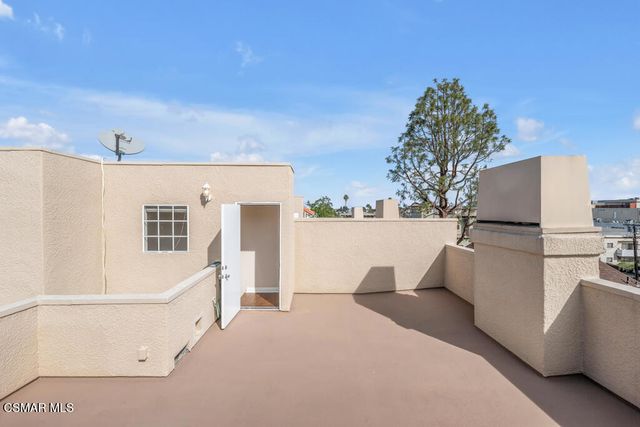 14234 Dickens Street 3, Sherman Oaks, CA 91423
