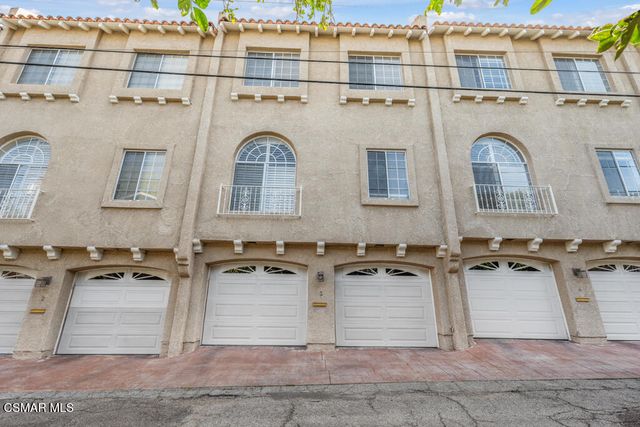 14234 Dickens Street 3, Sherman Oaks, CA 91423