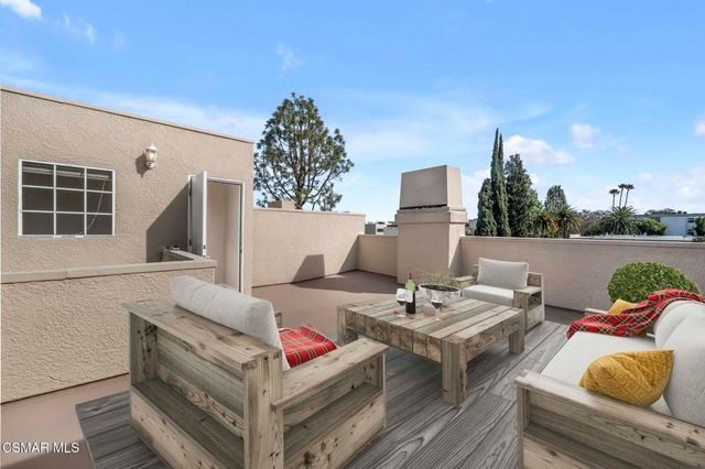 14234 Dickens Street 3, Sherman Oaks, CA 91423
