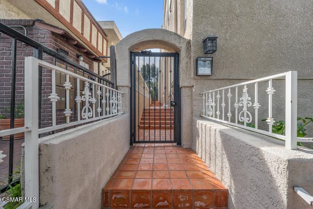 14234 Dickens Street 3, Sherman Oaks, CA 91423