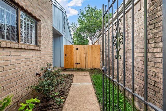 6351 Cambridge Glen Lane, Houston, TX 77035