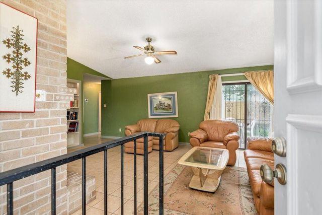 6351 Cambridge Glen Lane, Houston, TX 77035