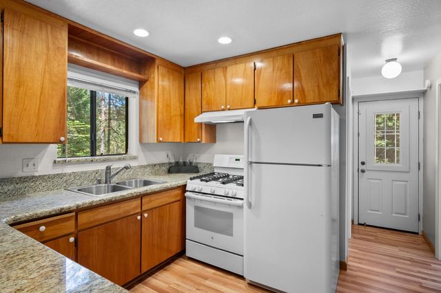 2415 Murphys Dr, Arnold, CA 95223