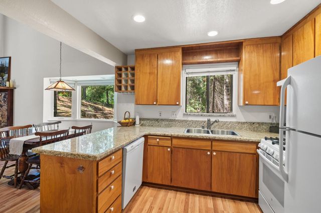 2415 Murphys Dr, Arnold, CA 95223