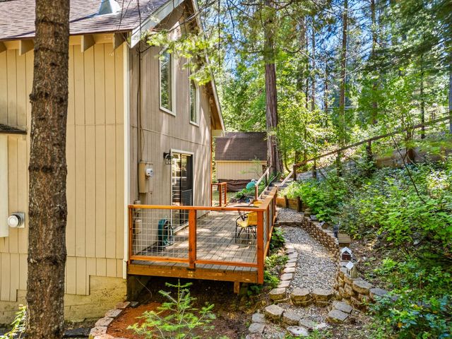 2415 Murphys Dr, Arnold, CA 95223