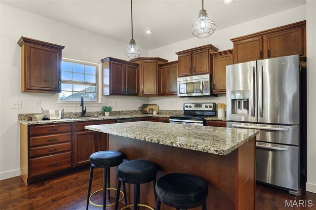 120 Meridian Oaks Drive, Glen Carbon, IL 62034