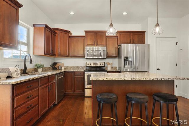 120 Meridian Oaks Drive, Glen Carbon, IL 62034