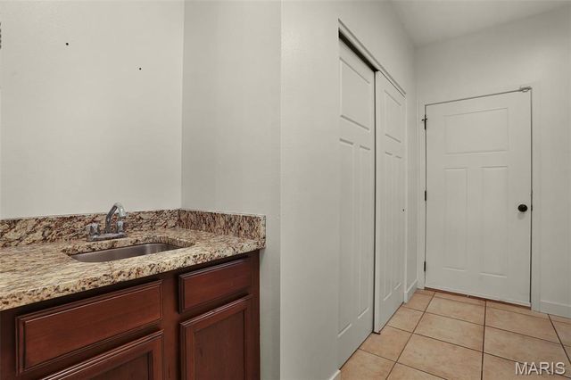 120 Meridian Oaks Drive, Glen Carbon, IL 62034