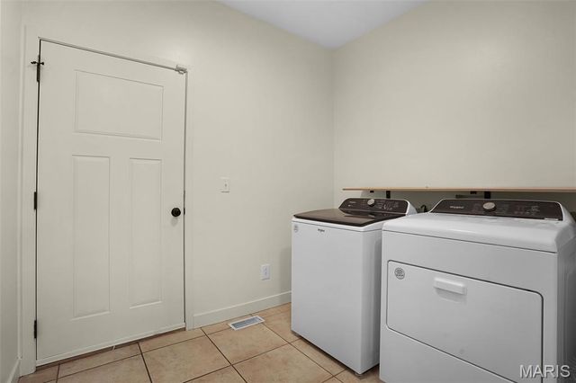 120 Meridian Oaks Drive, Glen Carbon, IL 62034