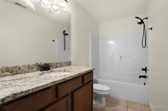 120 Meridian Oaks Drive, Glen Carbon, IL 62034