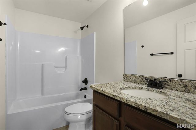 120 Meridian Oaks Drive, Glen Carbon, IL 62034