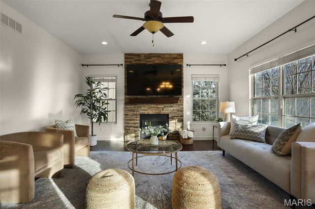 120 Meridian Oaks Drive, Glen Carbon, IL 62034