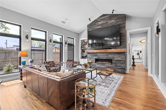 715 8th Street, Bentonville, AR 72712