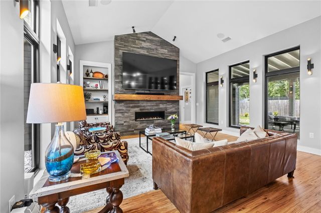 715 8th Street, Bentonville, AR 72712