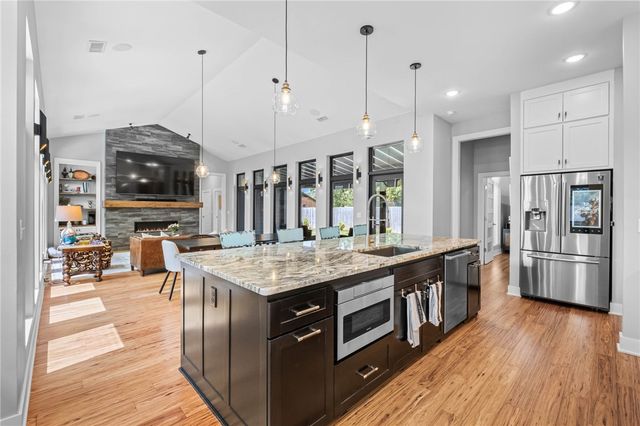 715 8th Street, Bentonville, AR 72712