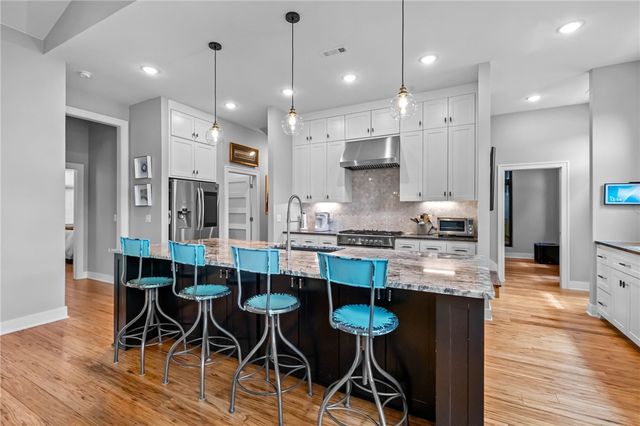 715 8th Street, Bentonville, AR 72712
