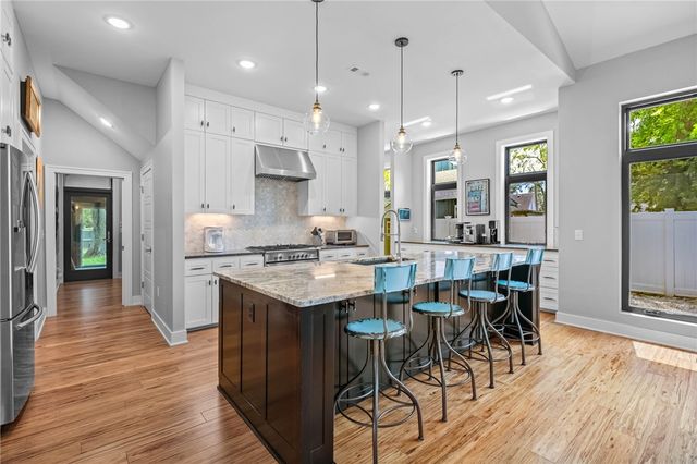 715 8th Street, Bentonville, AR 72712
