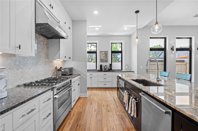 715 8th Street, Bentonville, AR 72712