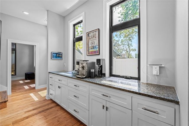 715 8th Street, Bentonville, AR 72712