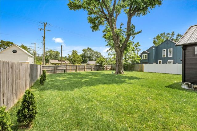 715 8th Street, Bentonville, AR 72712