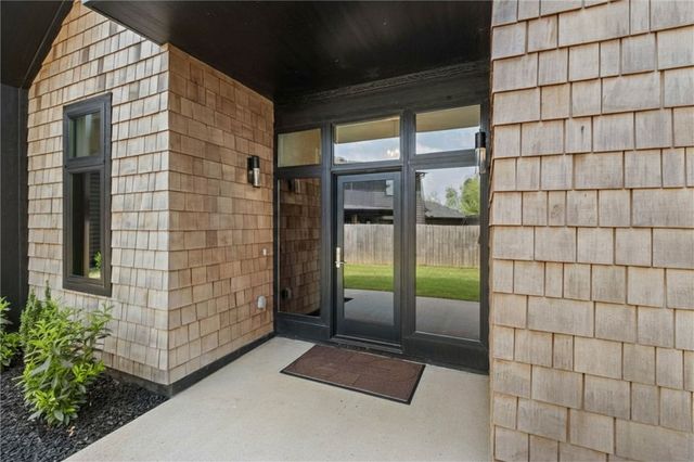 715 8th Street, Bentonville, AR 72712