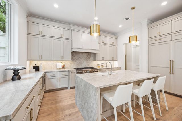 27 Wentworth Place Lane, Houston, TX 77027