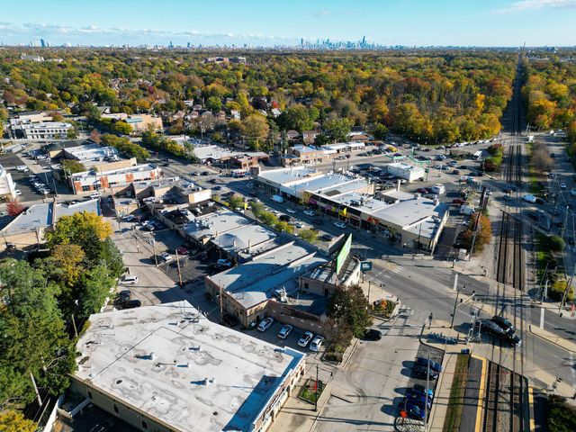 5400 W DEVON Avenue, Chicago, IL 60646