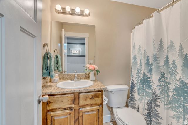2454 E OX YOKE DR, Eagle Mountain, UT 84005