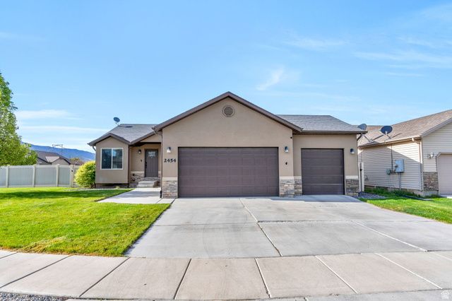 2454 E OX YOKE DR, Eagle Mountain, UT 84005