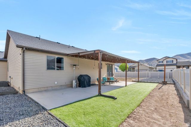 2454 E OX YOKE DR, Eagle Mountain, UT 84005