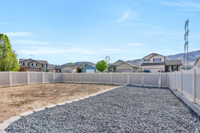 2454 E OX YOKE DR, Eagle Mountain, UT 84005