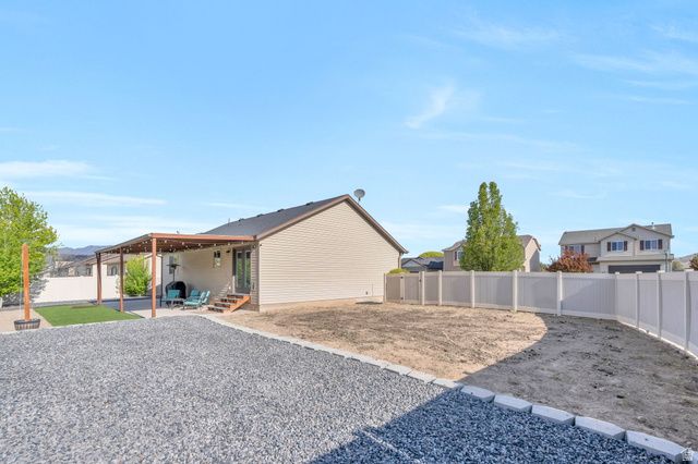2454 E OX YOKE DR, Eagle Mountain, UT 84005
