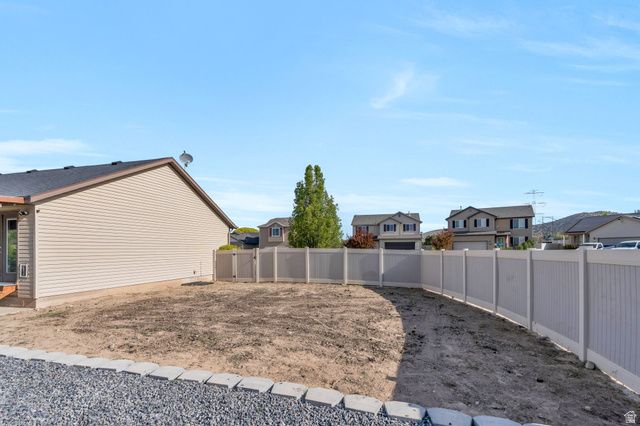 2454 E OX YOKE DR, Eagle Mountain, UT 84005
