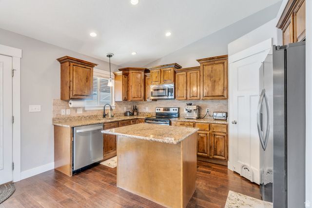 2454 E OX YOKE DR, Eagle Mountain, UT 84005