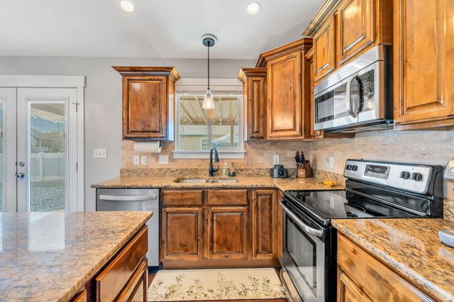 2454 E OX YOKE DR, Eagle Mountain, UT 84005