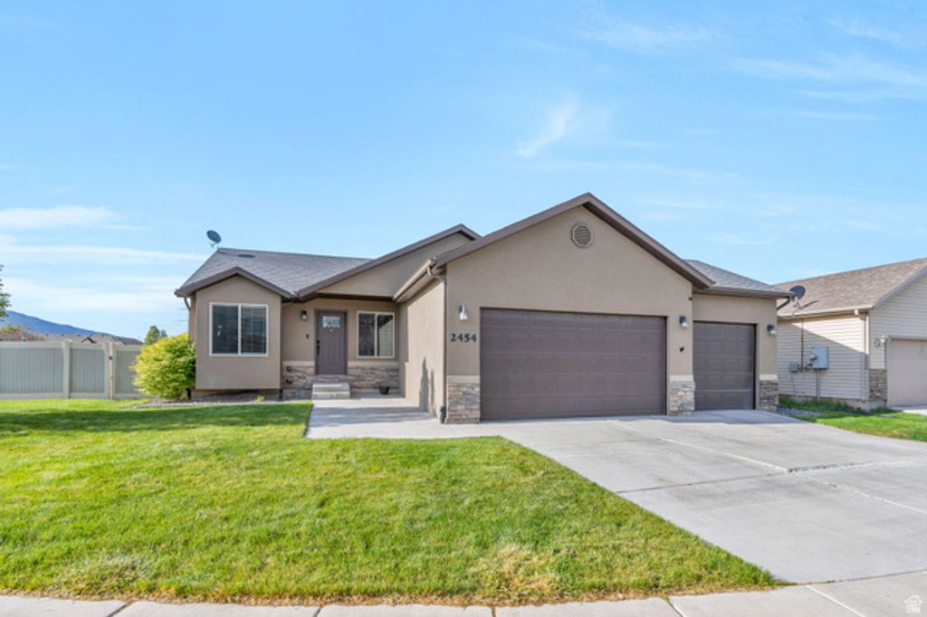 2454 E OX YOKE DR, Eagle Mountain, UT 84005