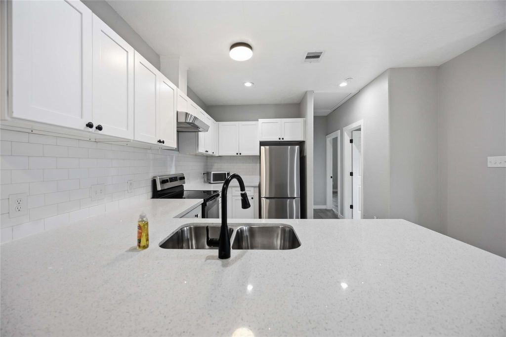 426 New Mexico Street B, Houston, TX 77029