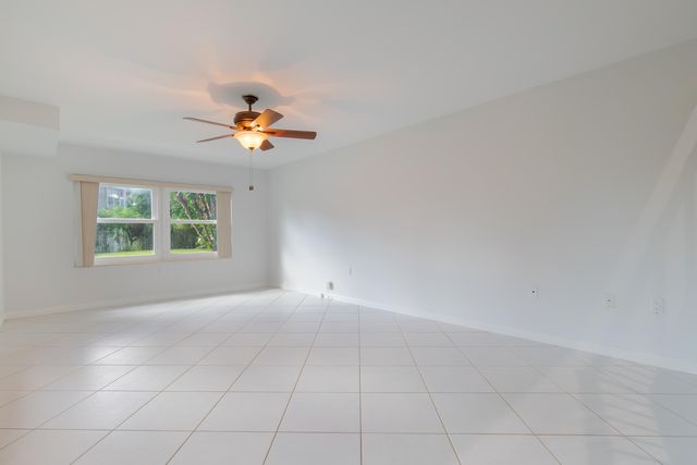 31 Clinton Court C, Royal Palm Beach, FL 33411