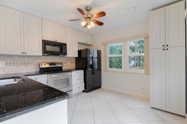 31 Clinton Court C, Royal Palm Beach, FL 33411