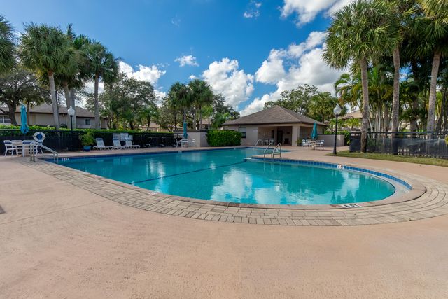 31 Clinton Court C, Royal Palm Beach, FL 33411