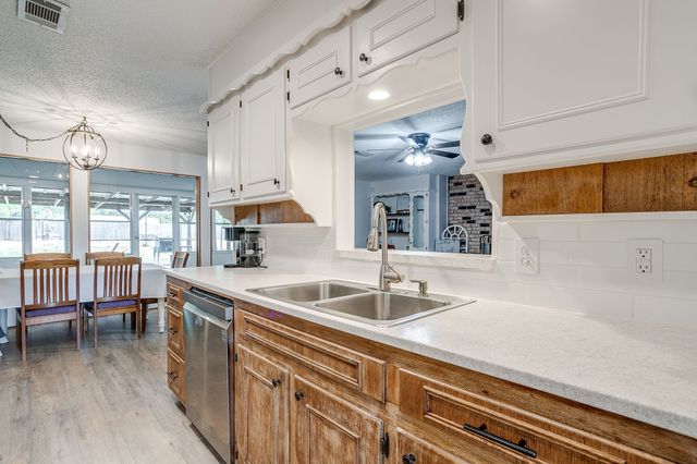 1816 Glendale Drive, Sanctuary, TX 76020
