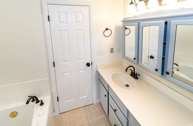 5689 Sharon Road, Newburgh, IN 47630