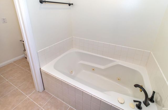 5689 Sharon Road, Newburgh, IN 47630