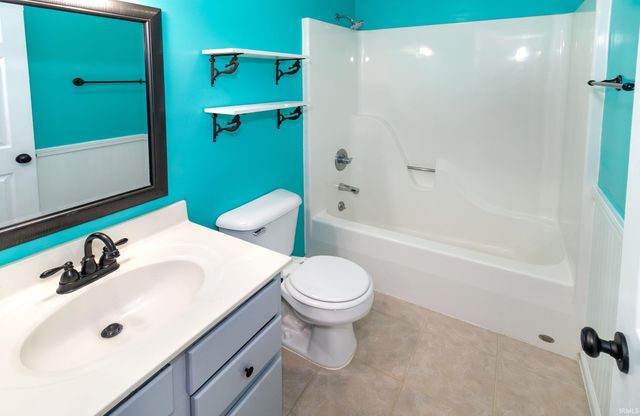 5689 Sharon Road, Newburgh, IN 47630