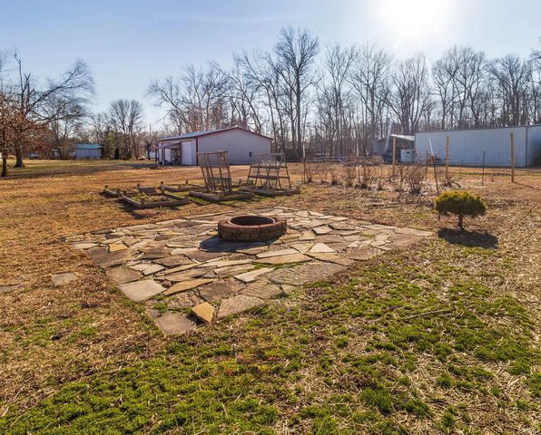 5689 Sharon Road, Newburgh, IN 47630